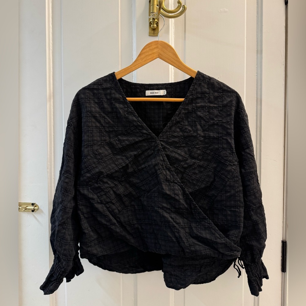 Mod Ref Black Textured V-Neck Blouse Cropped